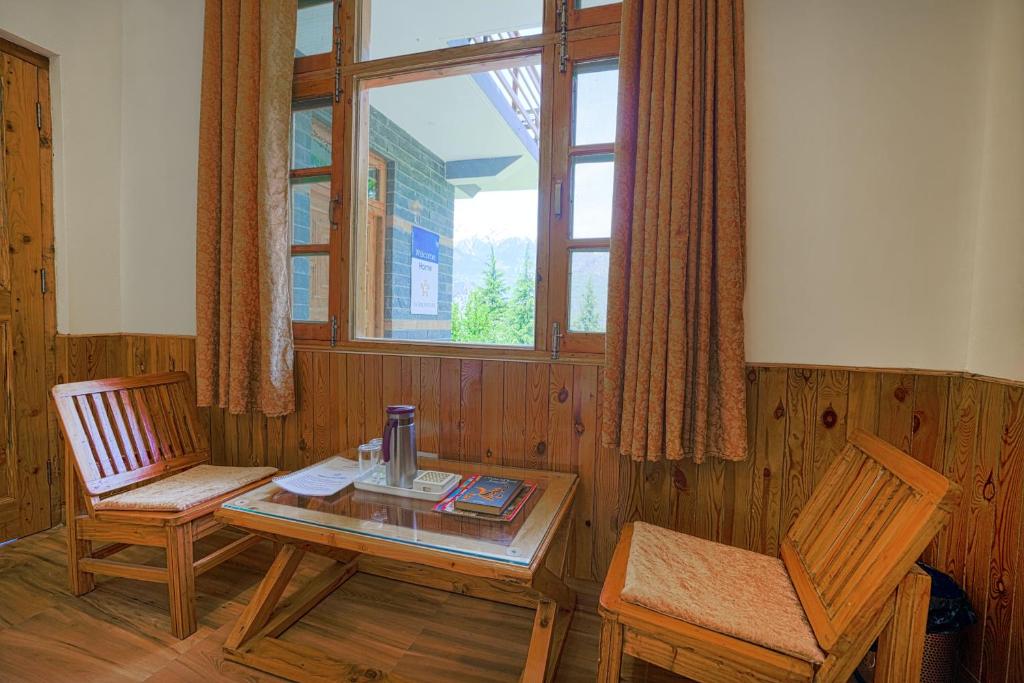 Fotografie z fotogalerie ubytování SaffronStays Kesar Villa, Manali - beautiful villa amidst an apple orchard - All clear roads v destinaci Manāli