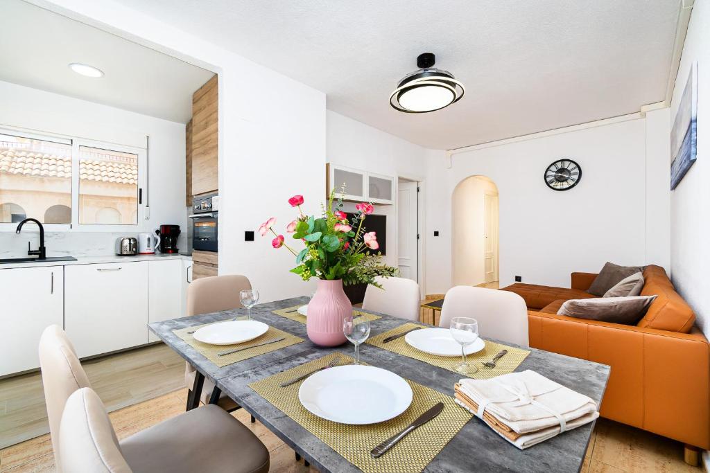 Family Holiday Suite With a Garage, Torrevieja (updated prices 2024)