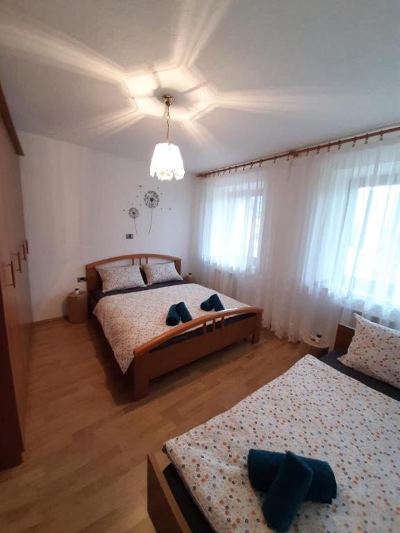 Postel nebo postele na pokoji v ubytování Holiday House Dori