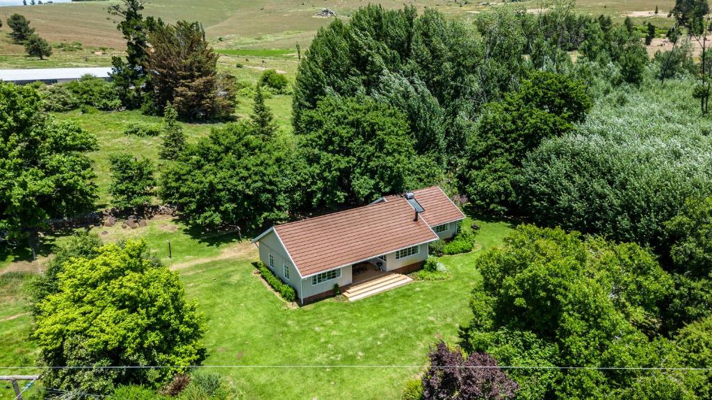 an aerial view of a small house in a field at Lowestoffe Country Lodge Rockford in Hogsback