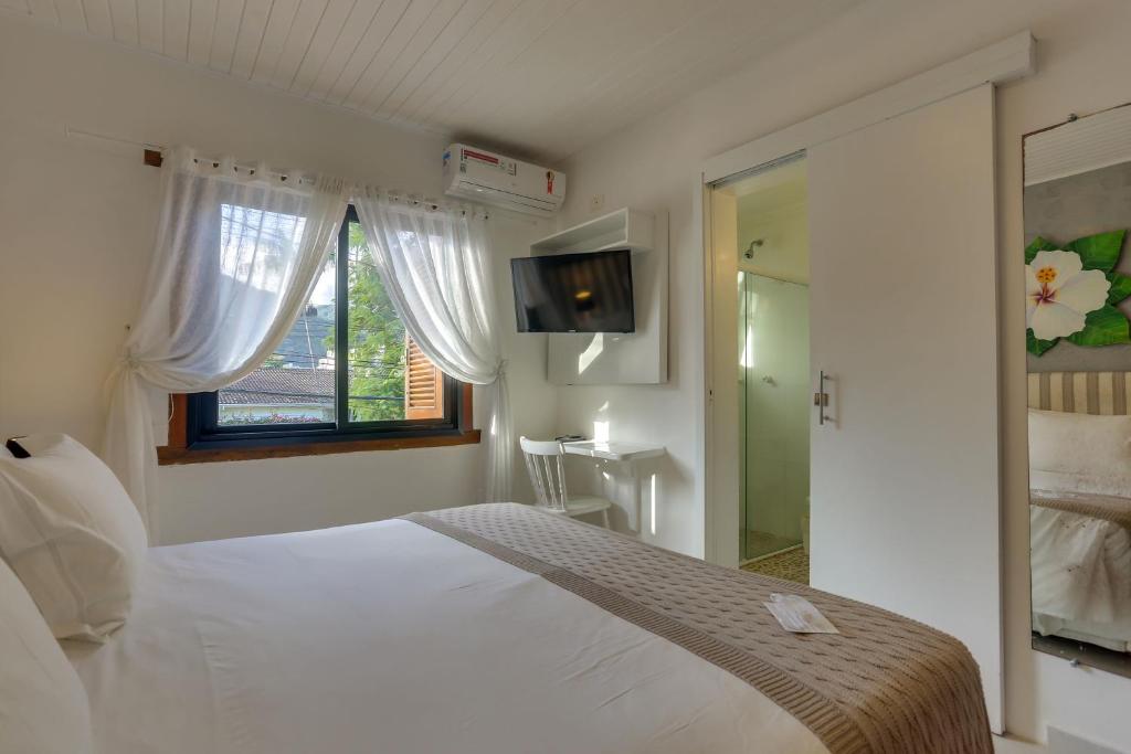 Cama ou camas em um quarto em Chez Louise et Louis Pé na Areia