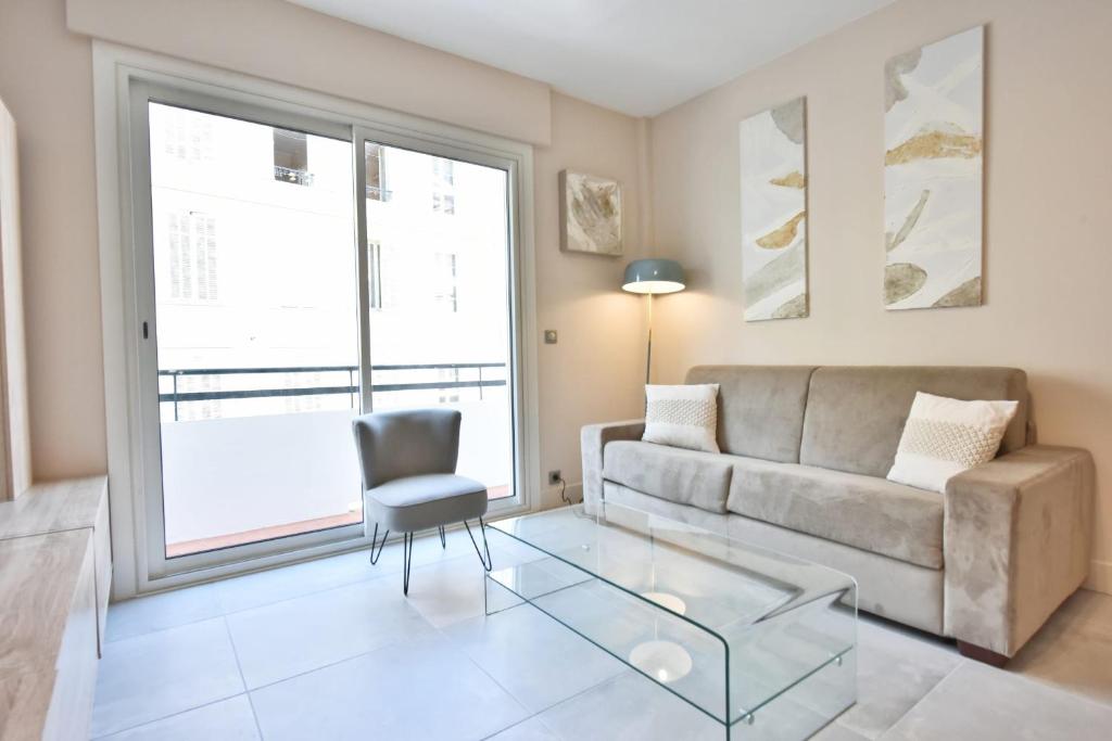 3-Room Apartment in the Heart of Cannes