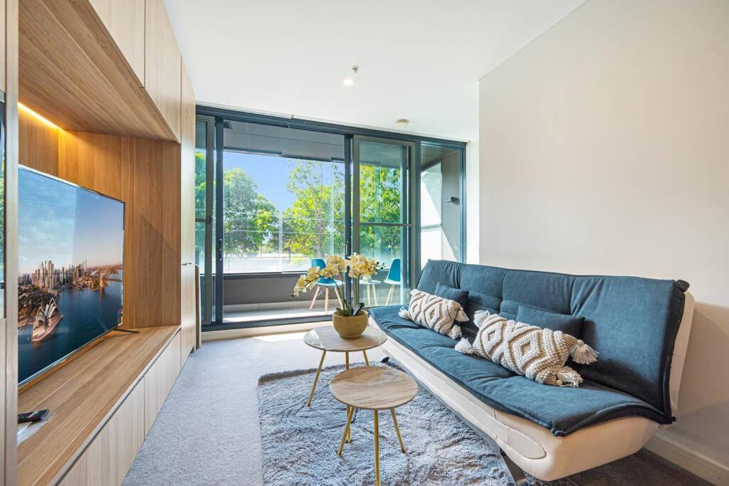 Apartment Ashfield two level apt near TrainHospitalKmart, Sydney