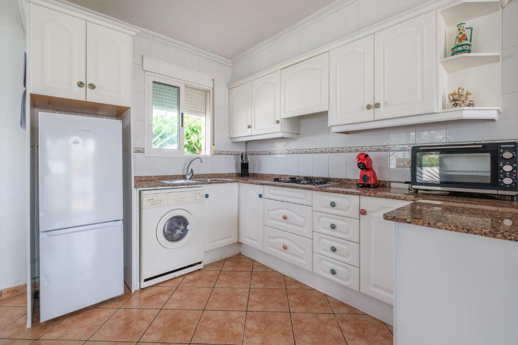 A kitchen or kitchenette at Marblau 4