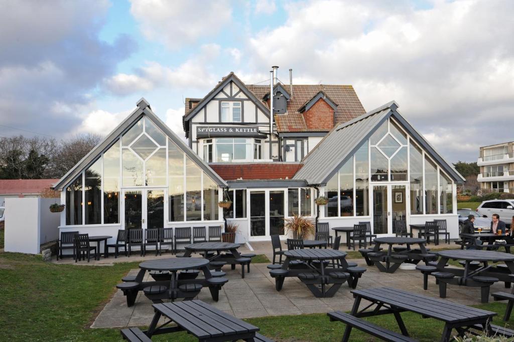 The Spyglass & Kettle by Greene King Inns - Resim 14