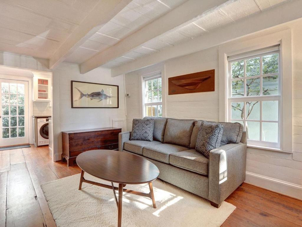 a living room with a couch and a table at Tiny House in Savannah