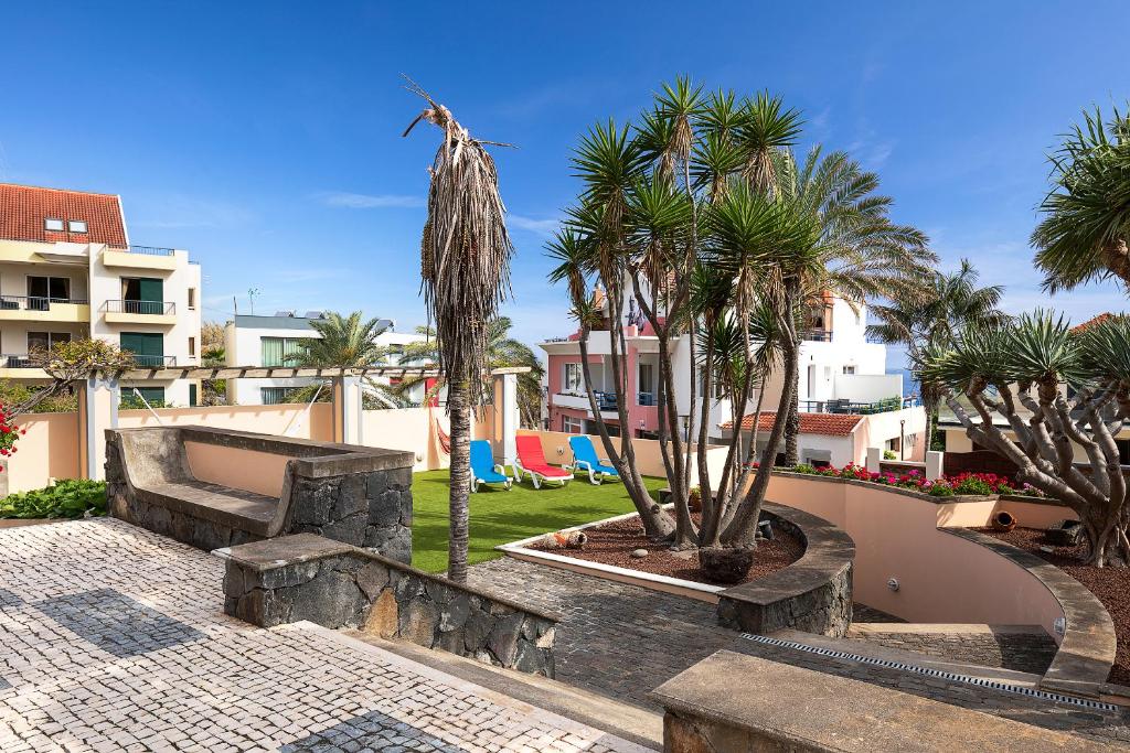 Beachfront Hotels, Villas, Aparthotels, Vacation Homes in Porto Moniz