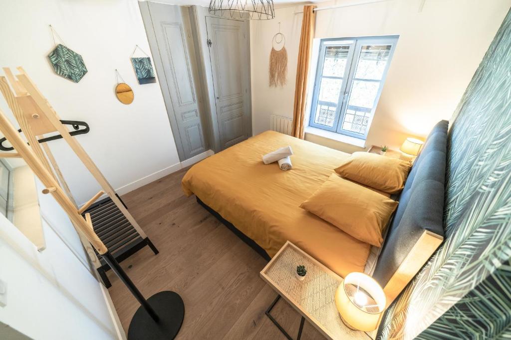 a small bedroom with a bed and a ladder at Le Lafayette - charmant 2 pers- Part Dieu in Lyon