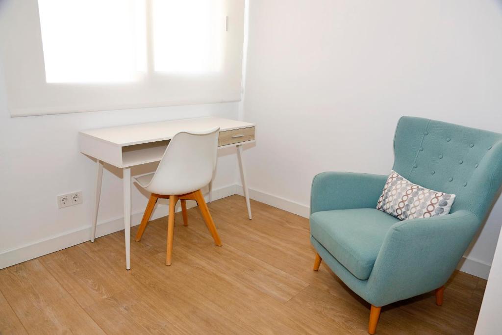 City center Maisonnave apartment with AC, Alicante – Updated ...