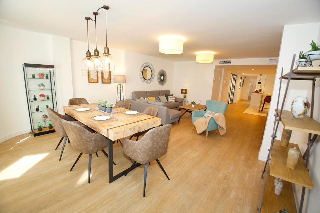 City center Maisonnave apartment with AC, Alicante – Updated ...