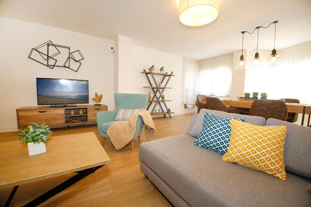 City center Maisonnave apartment with AC, Alicante – Updated ...