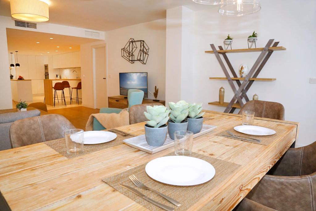 City center Maisonnave apartment with AC, Alicante – Updated ...