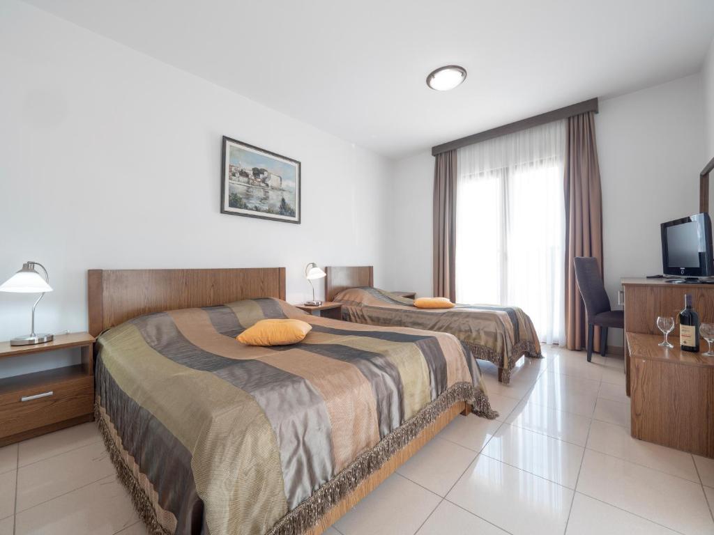 Apartments Butua - 13