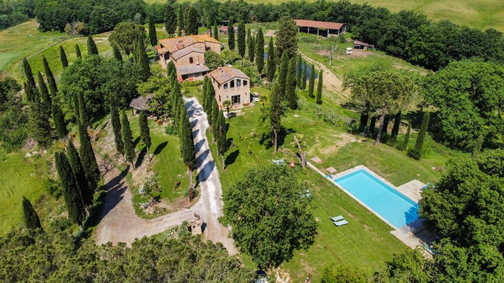 Bazén v ubytování Agriturismo Quarantallina nebo v jeho okolí