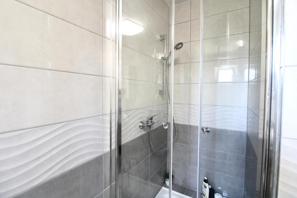 Kúpeľňa v ubytovaní Luxury apartment Duće with private pool