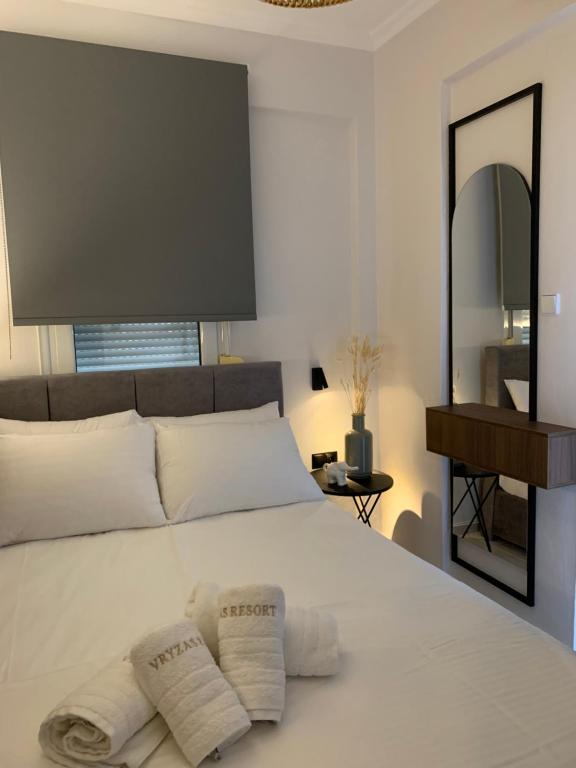 Łóżko lub łóżka w pokoju w obiekcie Vryzas Resort