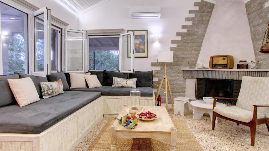 Posedenie v ubytovaní Kanakades Olive Cottage