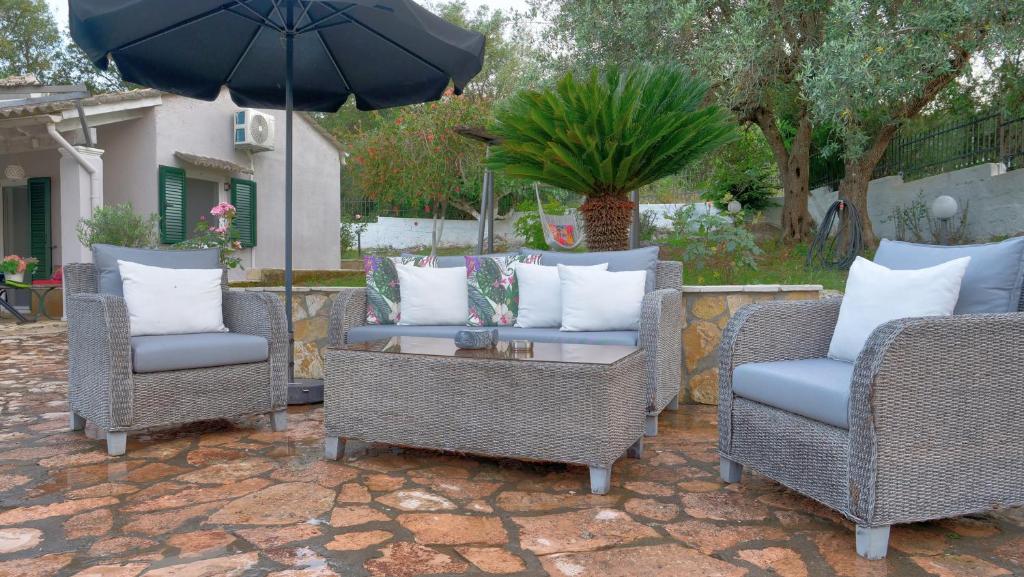 Posedenie v ubytovaní Kanakades Olive Cottage