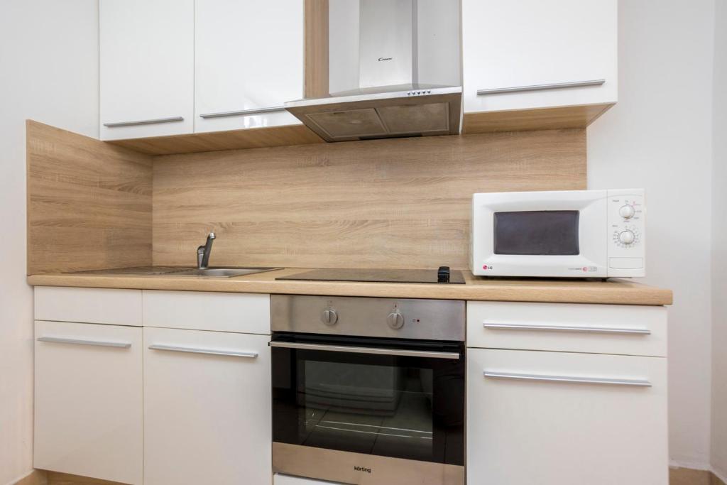 Kuchyň nebo kuchyňský kout v ubytování Apartment Martina by El-Pi Tours