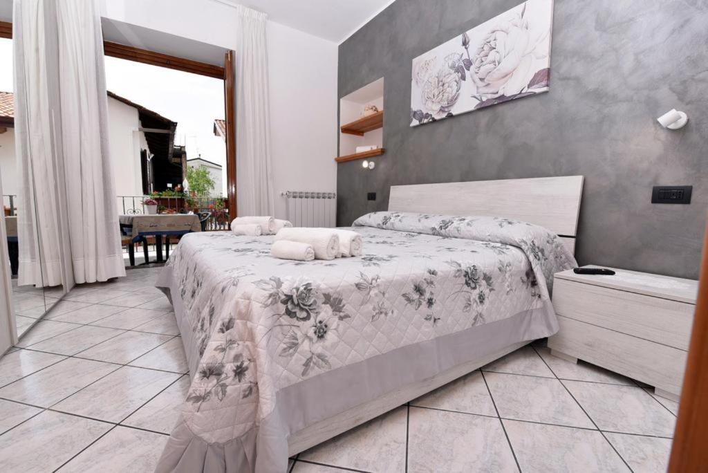 a bedroom with two beds in a room at La casa di Metis in Agerola