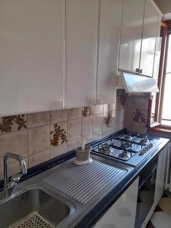 Kuchyň nebo kuchyňský kout v ubytování Appartamento al Civico 4
