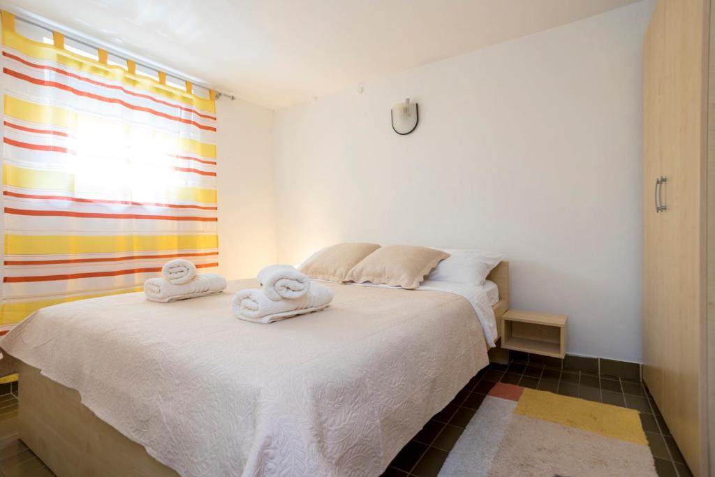 Postel nebo postele na pokoji v ubytování Apartment Martina by El-Pi Tours