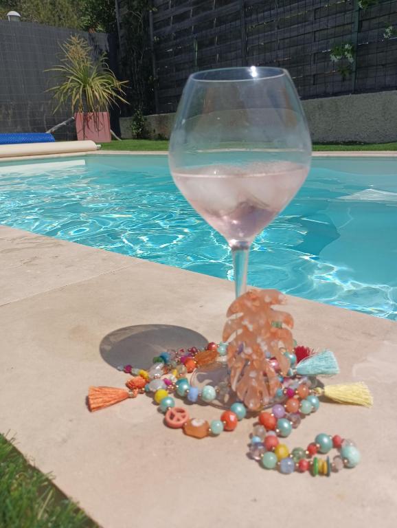 Nápoje v ubytovaní Mimilou Mont St Loup piscine privée