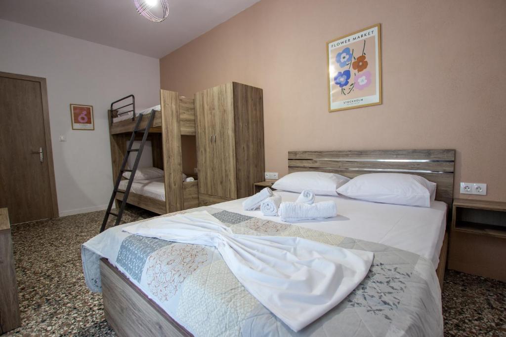 Postel nebo postele na pokoji v ubytování Anassa apartments