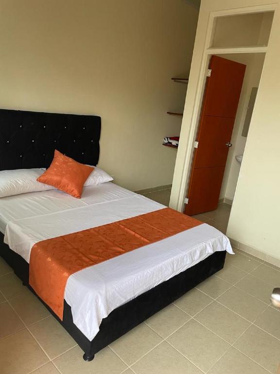Postel nebo postele na pokoji v ubytování Hotel el Turista