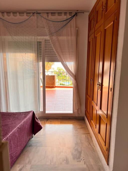 Postel nebo postele na pokoji v ubytování Benalmádena Costa Málaga Apartamento muy Acogedor con Vistas al Mar Terraza Gigante para Verano e Invierno Parking