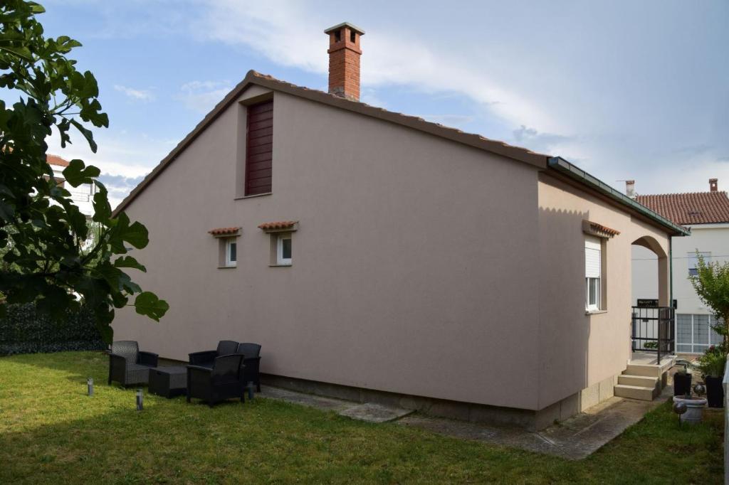 Budova, kde se prázdninový dům nachází