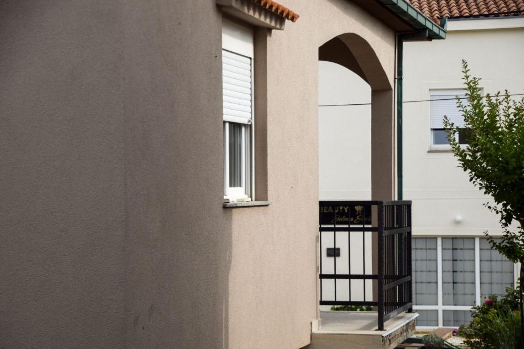 Budova, kde se prázdninový dům nachází