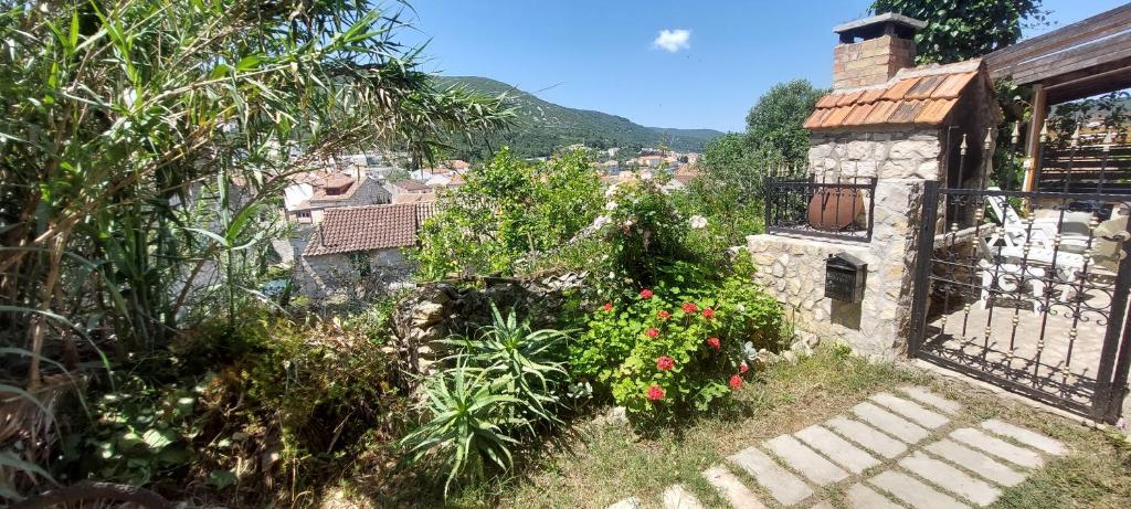 Nespecifikovaný výhled na hory nebo výhled na hory při pohledu z apartmánu