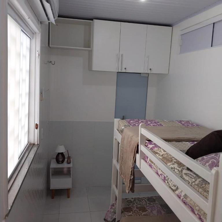 Postel nebo postele na pokoji v ubytování Chalé 08 Porto dos Lençóis