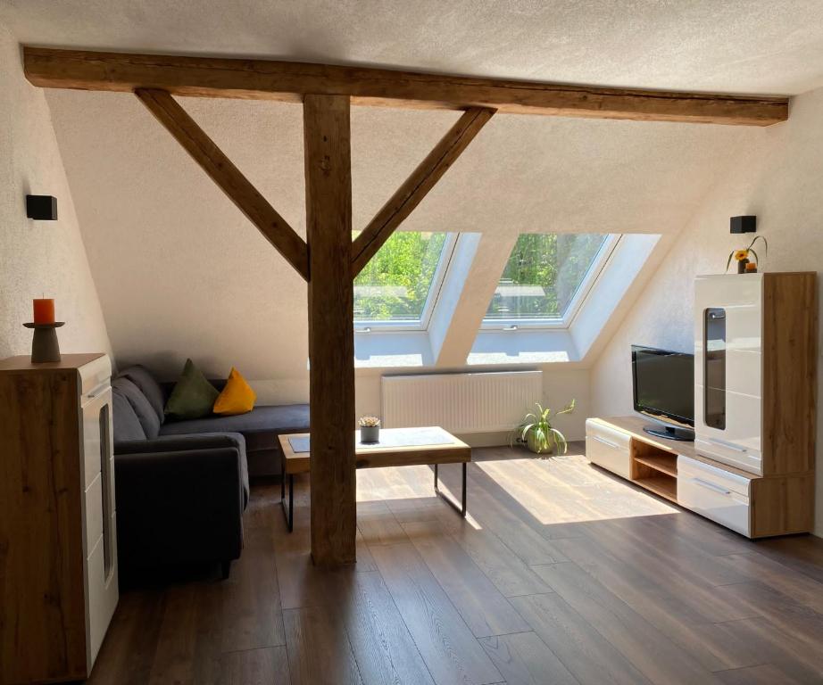 TV a/nebo společenská místnost v ubytování Das Schutzhaus-Bed and Breakfast-Dein Basislager im Salzkammergut