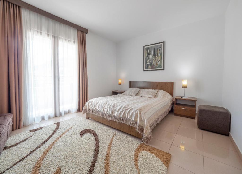 Apartments Butua - 9