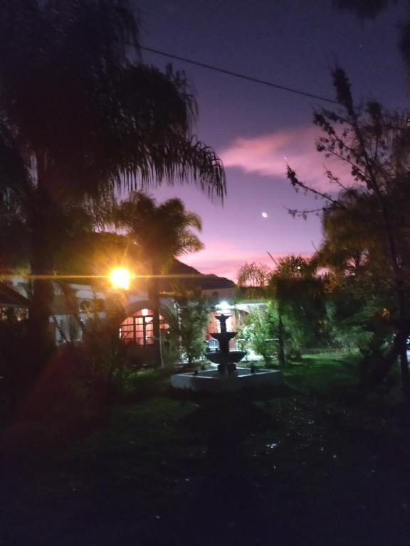 - Vistas nocturnas a una casa con puesta de sol en Cabañas Valle San Miguel in 