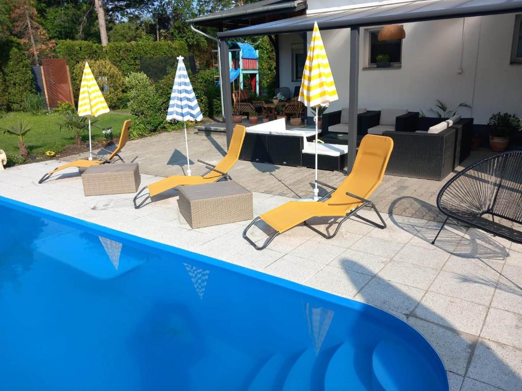 Basen w obiekcie PoolGarden Nyaraló Siófok lub w pobliżu