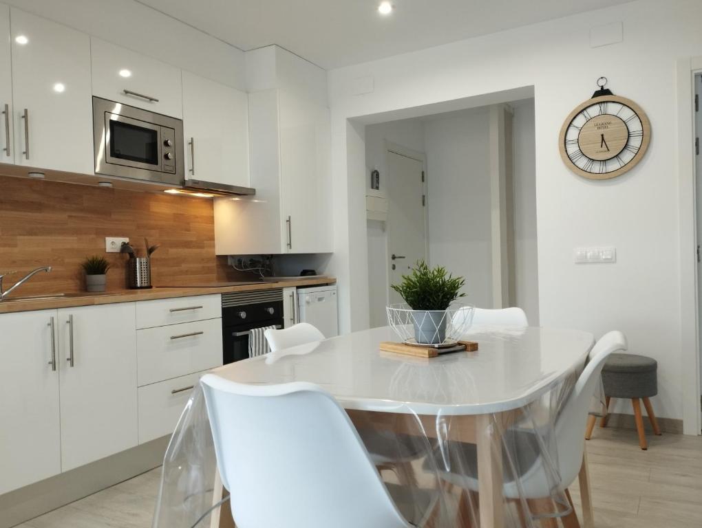 Kuchyňa alebo kuchynka v ubytovaní Apartamento Rodhes playa 2-A5