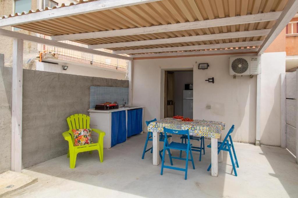 Kuchyň nebo kuchyňský kout v ubytování Oasi del mare