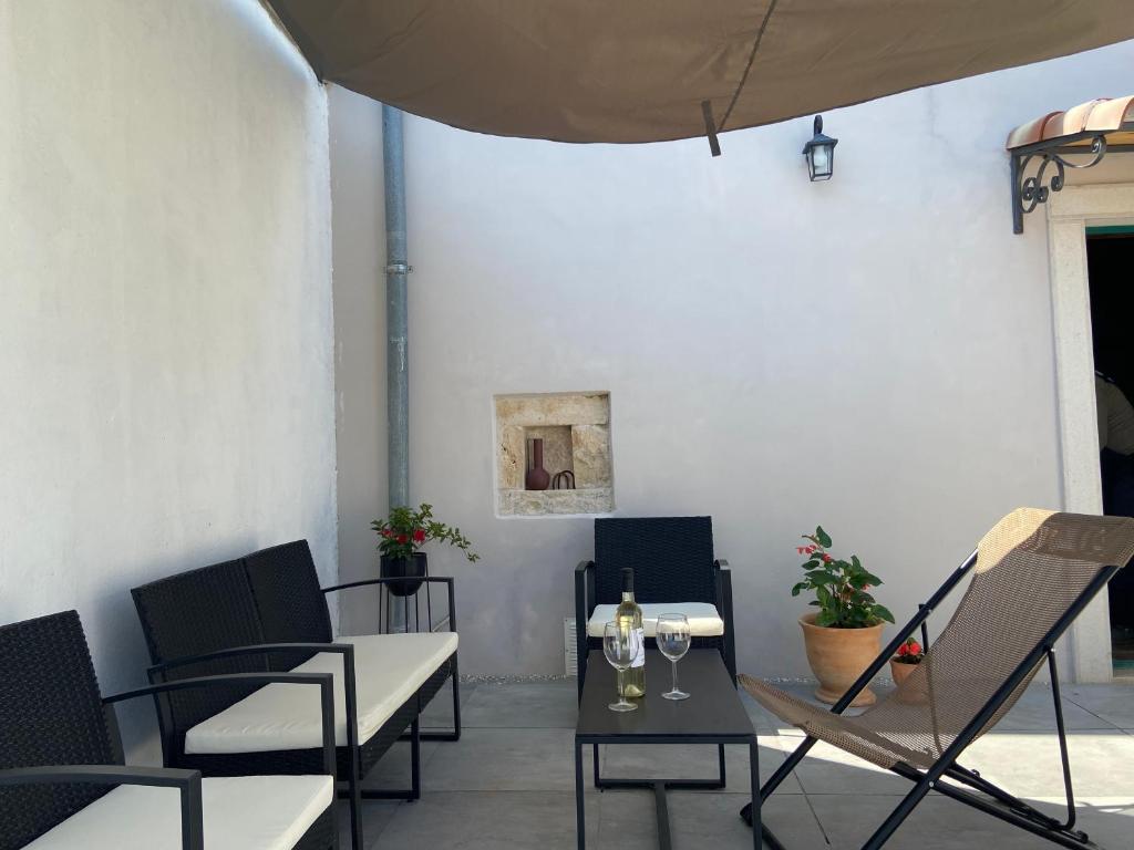 Posedenie v ubytovaní House Eufemia