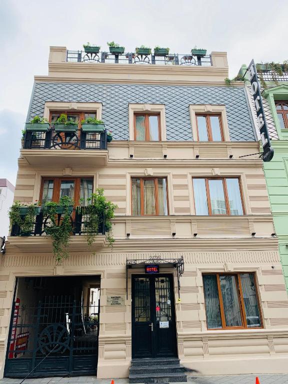 Budova, kde se hotel nachází