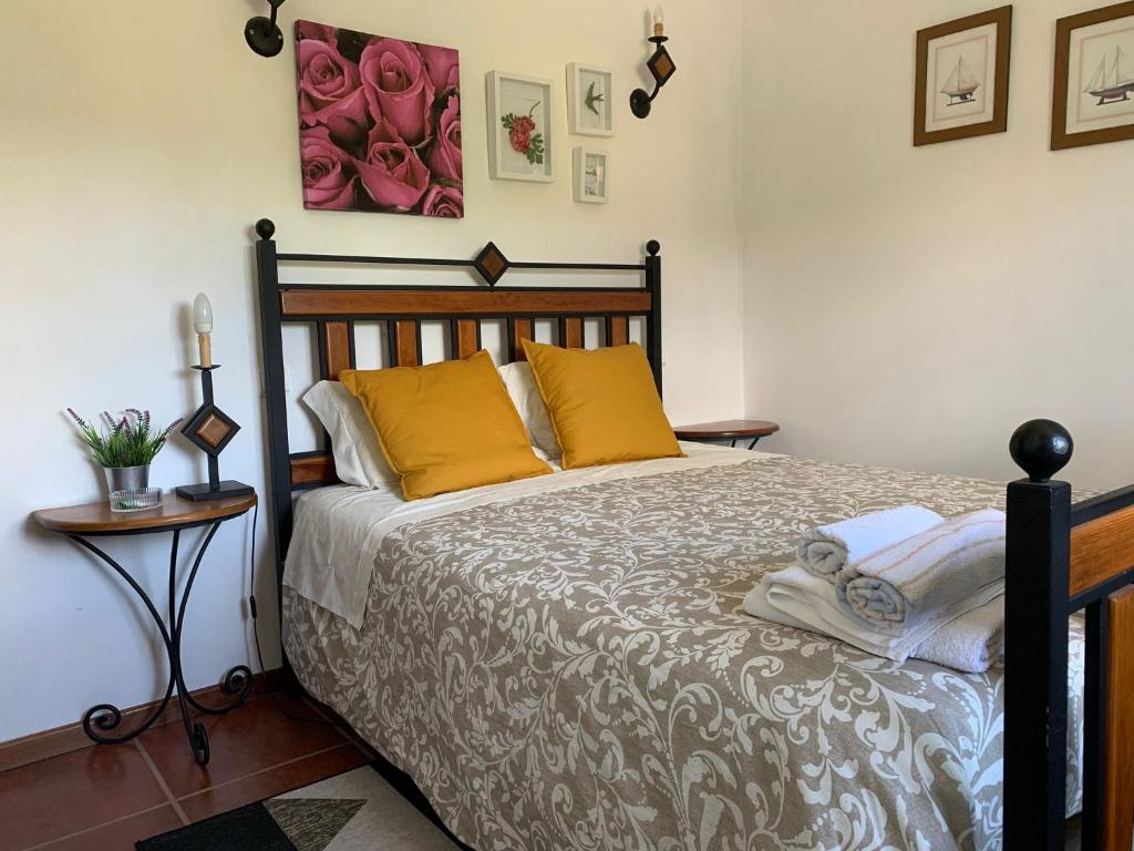 سرير أو أسرّة في غرفة في Casa Castenda