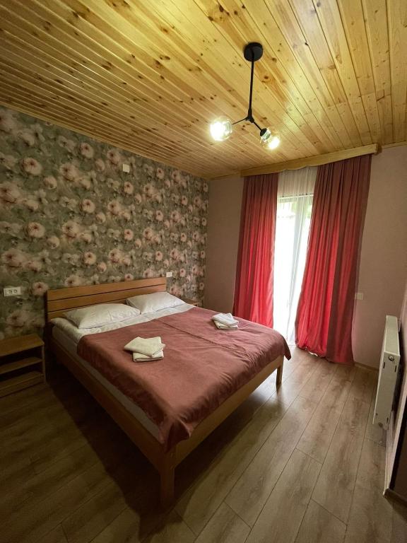Postel nebo postele na pokoji v ubytování Margiansha House მარგიანშა სახლი