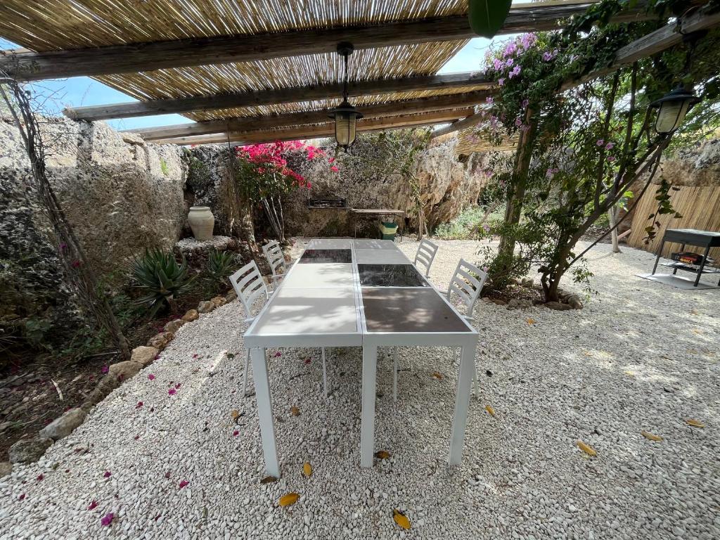 Fotografia z galérie ubytovania Villa La Cava del Val di Noto con piscina privata v destinácii Avola