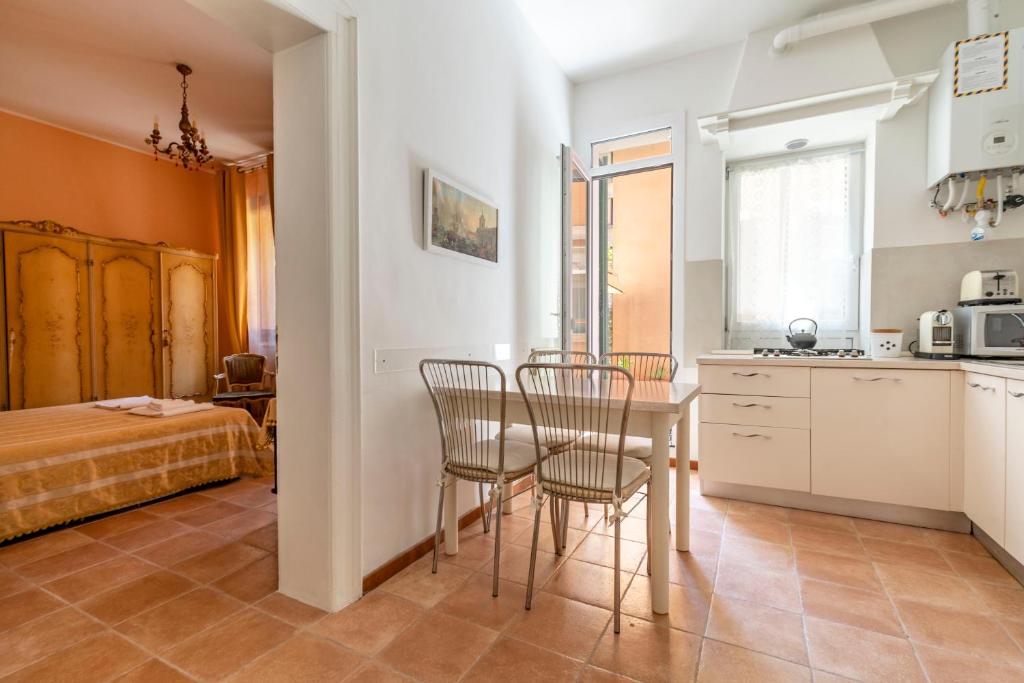 Kuchyňa alebo kuchynka v ubytovaní Queen House Venezia