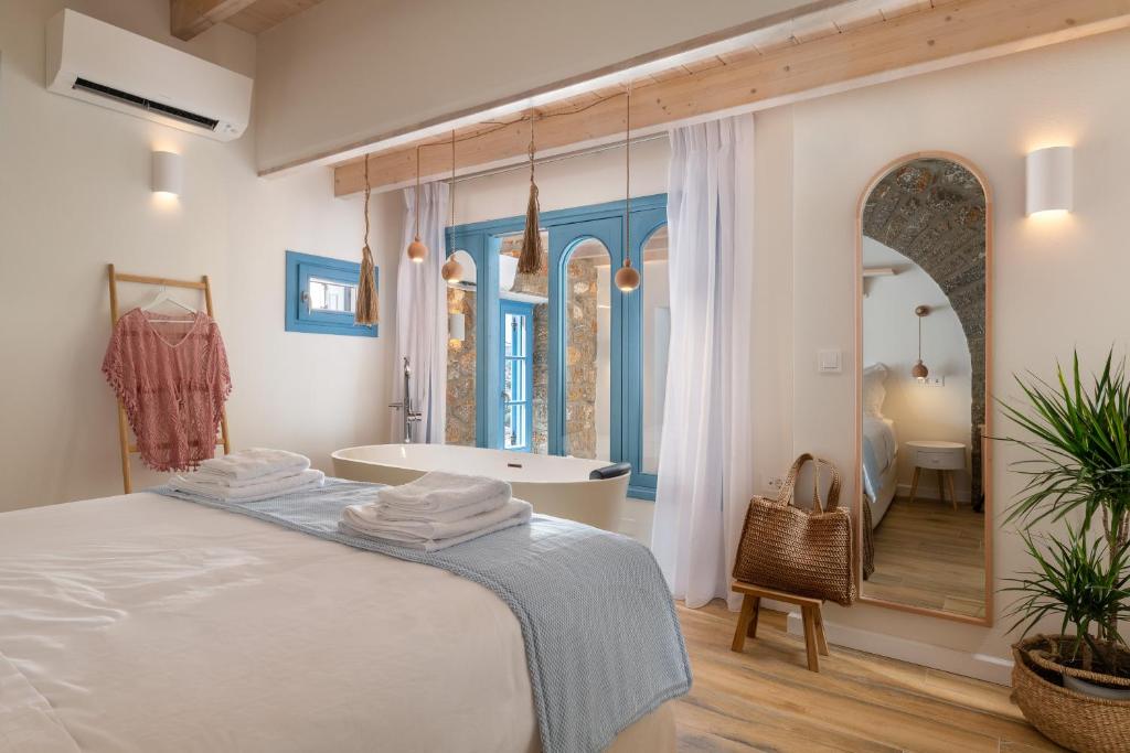 A bed or beds in a room at Cedrus Blue