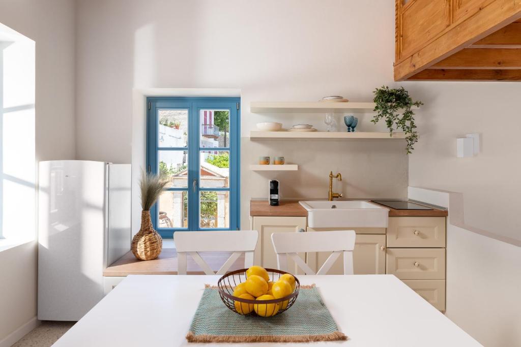 A kitchen or kitchenette at Cedrus Blue