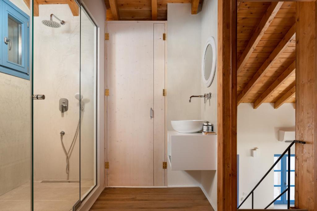 A bathroom at Cedrus Blue