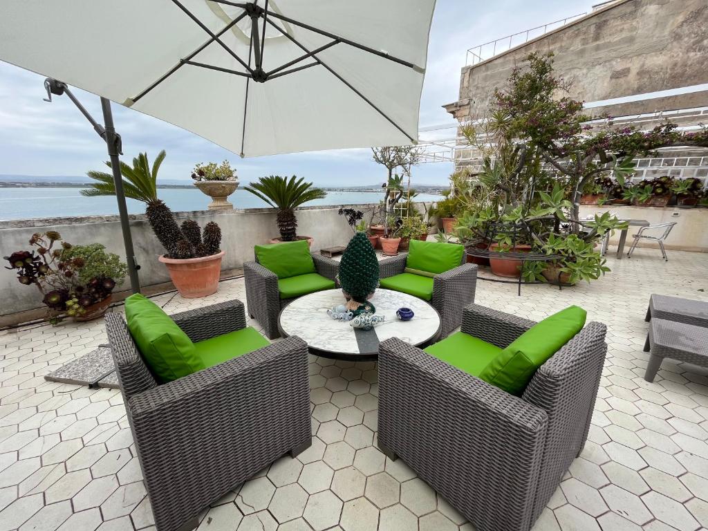 A seating area at Maniace Suites